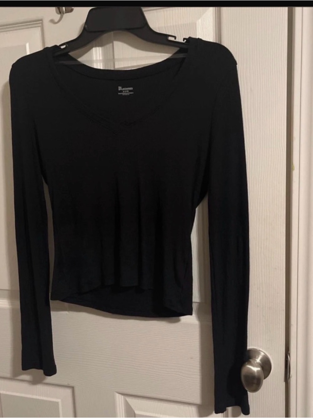 No Boundaries Black Long-Sleeve V-Neck Tee